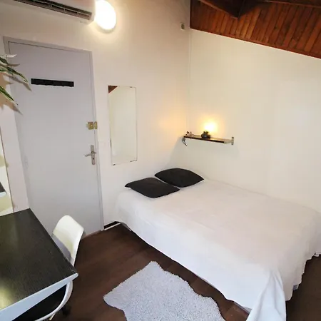 Guest house Chambres Dans En Colocation Avec Jardin Tram 1 & 2